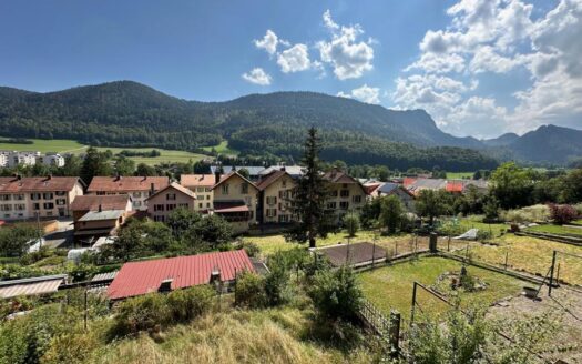 MAISON VILLAGEOISE CONTIGUË AVEC JARDIN ET VUE DEGAGEE