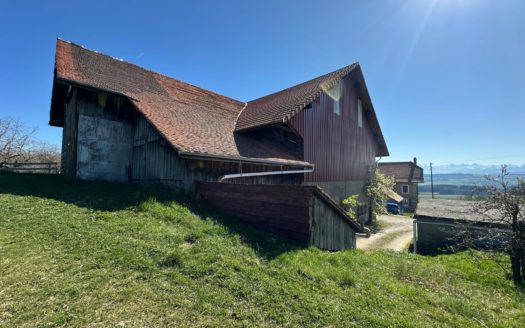 TERRAIN AVEC GRAND RURAL & COUVERT À TRANSFORMER EN HABITATION OU TOUT LE REZ POUR UNE ACTIVITÉ ET VOTRE HABITATION AU REZ SUPÉRIEUR, OU PLUSIEURS FAMILLES ?