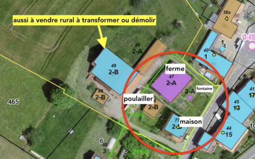 Propriété comportant deux bâtiments : une maison habitable et une ferme à transformer