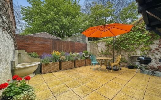 APPARTEMENT EN TRIPLEX DANS UNE BELLE MAISON VIGNERONNE