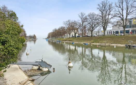 APPARTEMENT DE 5,5 PIÈCES DANS LES COMBLES, EN FACE DE LA THIELLE