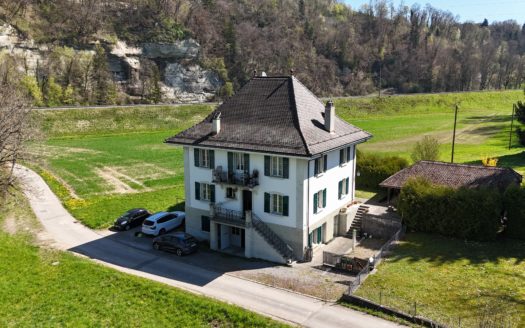 BELLE MAISON DE MAÎTRE EN ZONE AGRICOLE