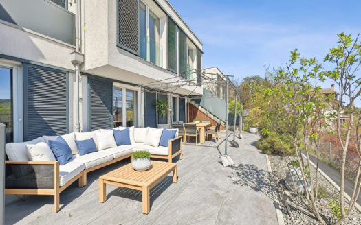 VILLA CONTIGUË FAMILIALE, AU CALME, AVEC TERRASSES ET BELLE LUMINOSITÉ