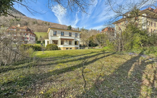 UNE VILLA ART DECO SYMPA SUR UN TRES GRAND JARDIN !