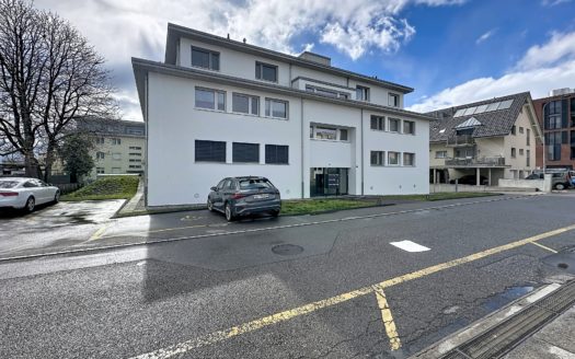 APPARTEMENT DE 3,5 PIÈCES AVEC TERRASSE ET JARDIN