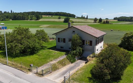 PETITE MAISON A RÉNOVER, EN BORDURE DE ZONE AGRICOLE