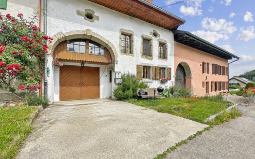 MAISON VILLAGEOISE CONTIGUË DE 2 APPARTEMENTS
