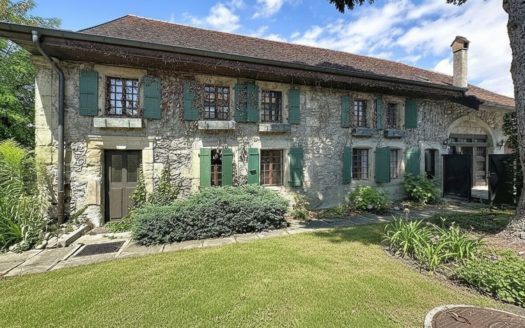 PROPRIETE ATYPIQUE SUR PLUS DE 6’000 M2 EN COURS DE RÉNOVATION, NON SOUMISE A LA LDFR