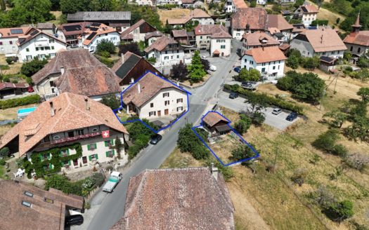 MAISON VILLAGEOISE MITOYENNE DE 2 APPARTEMENTS