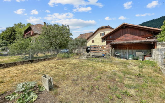 MAISON VILLAGEOISE MITOYENNE DE 2 APPARTEMENTS
