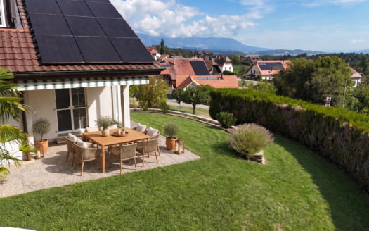 TRÉS BELLE VILLA INDIVIDUELLE ENTIÈREMENT RÉNOVÉE, PARFAITE POUR UNE FAMILLE