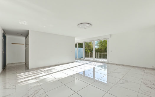 APPARTEMENT DE 3,5 PIÈCES DE 97 M2 AVEC TERRASSE ET 2 PLACES DE PARC.