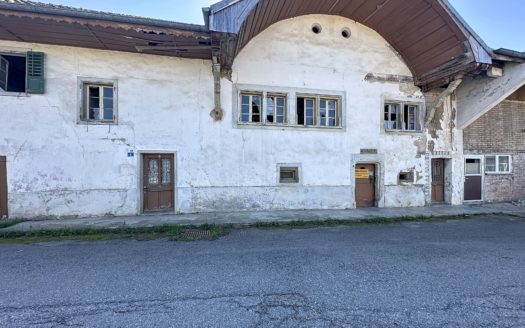 MAISON FRIBOURGEOISE A TRANSFORMER EN 2 APPARTEMENTS AVEC PERMIS DE CONSTRUIRE POUR UN AGRANDISSEMENT